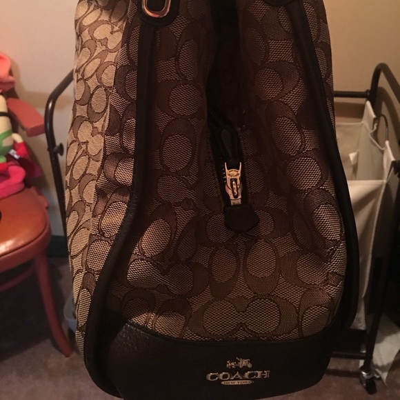 Coach signature handbag - Picture 4 of 8